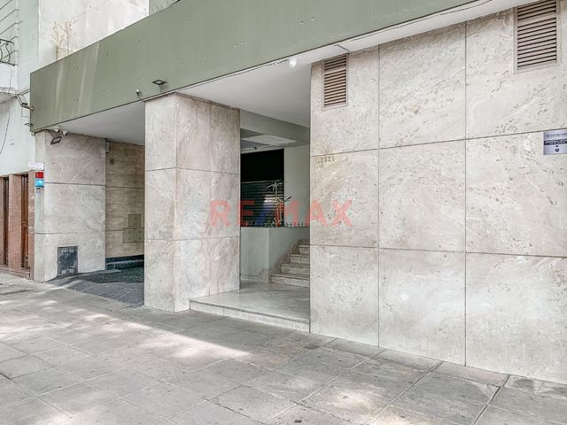 Venta Dpto  2 amb con Balcon y Cochera