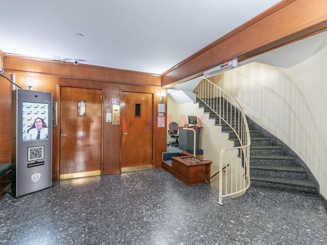 Venta Dpto  2 amb con Balcon y Cochera