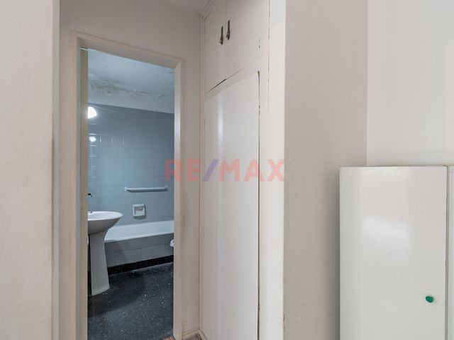 Venta Dpto  2 amb con Balcon y Cochera