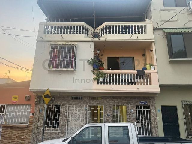 Se vende casa en Sauces 4, Norte de Guayaquil AnaA