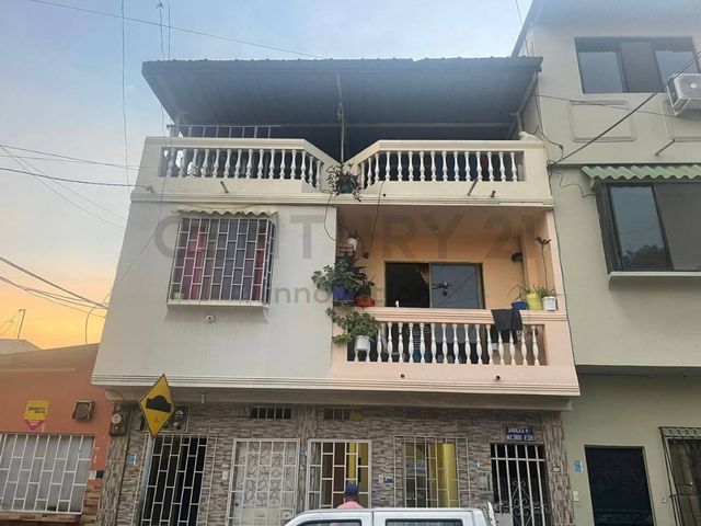 Se vende casa en Sauces 4, Norte de Guayaquil AnaA