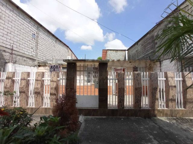 Vendo casa en Martha de Roldos, Norte de Guayaquil EstF