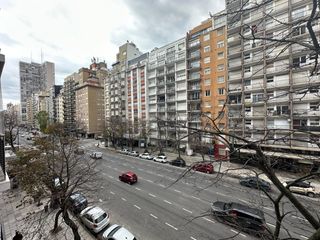 Departamento 3 ambientes con baño y toilette en plaza colon