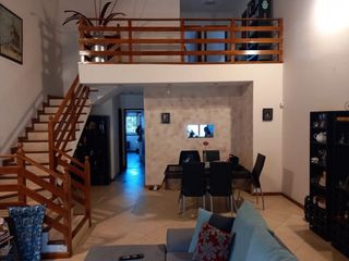 Foto 1 de RETASADO CHALET 4 AMBIENTES BARRIO LOS PINARES