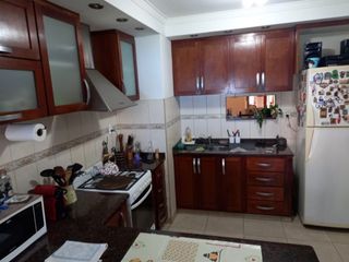 Foto 2 de RETASADO CHALET 4 AMBIENTES BARRIO LOS PINARES
