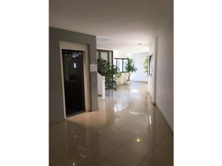 VENDO EXCLUSIVO DEPTO SOBRE AVENIDA PRINCIPAL