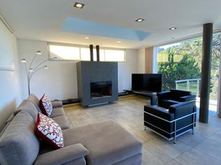 Moderna Casa en venta en Sierra de Los Padres con pileta
