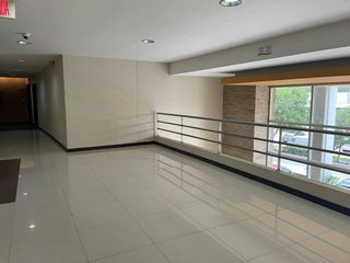 Foto 10 de SE VENDE OFICINA AMOBLADA DE 51M2 EN EL PARQUE EMPRESARIAL COLON