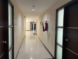 Foto 3 de SE VENDE OFICINA AMOBLADA DE 51M2 EN EL PARQUE EMPRESARIAL COLON