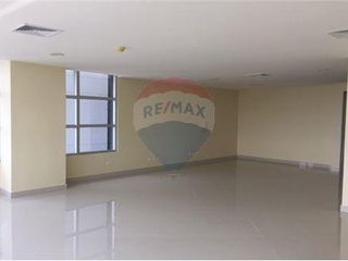 Foto 4 de OFICINA ESQUINERA 2 PARQUEOS EDIFICIO ANTISISMICO