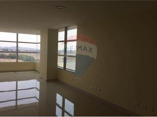 Foto 3 de OFICINA ESQUINERA 2 PARQUEOS EDIFICIO ANTISISMICO