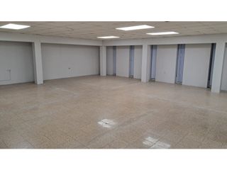Foto 9 de AVENIDA LAS AMÉRICAS. ALQUILO AMPLIO LOCAL CON OFICINAS