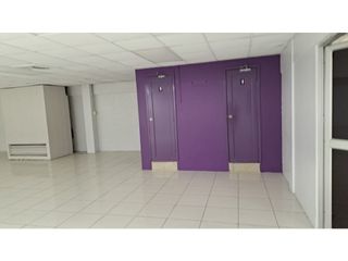Foto 4 de AVENIDA LAS AMÉRICAS. ALQUILO AMPLIO LOCAL CON OFICINAS