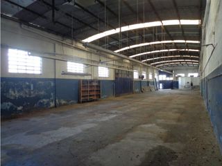 Foto 4 de Extraordinario galpón con gran potencial. Distrito E3