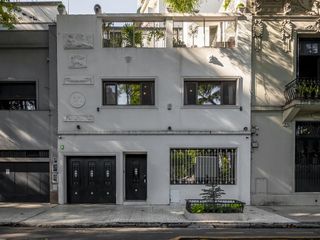 Foto 1 de Casa - Belgrano  - Cinco ambientes - Reciclada a nuevo - Lote propio