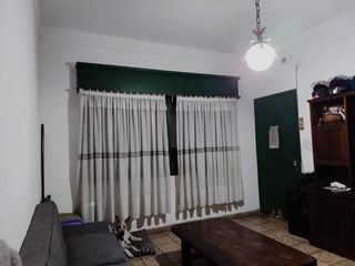 Foto 1 de Casa PH en venta en Quilmes Oeste