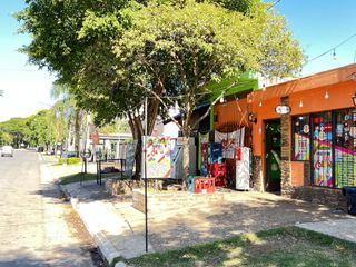 Local comercial con vivienda frente Parque Quirós