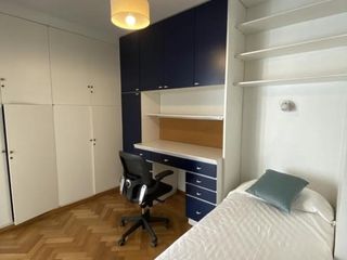 Departamento de 5 ambientes con balcón en venta - Luminoso - Seguridad -  Recoleta