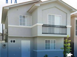 Foto 1 de Venta de Casa en la Urb. Casa Laguna, Aurora, cerca del C.C Riocentro el Dorado.