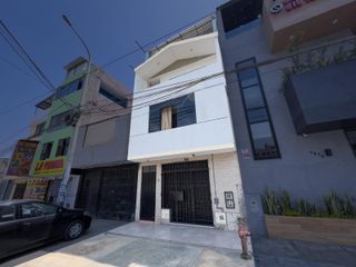 Foto 1 de SE VENDE CASA COMERCIAL EN AVENIDA - CARABAYLLO