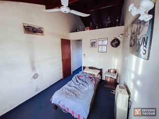 Casa en venta - 2 dormitorios 2 baños - cochera - 239mts2 - City Bell, La Plata