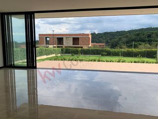 Vendo Casa de dos  pisos en Pance, Cali Valle Colombia, nueva para estrenar