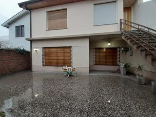 Foto 2 de Chalet en venta en Quilmes Oeste
