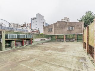 Edificio Comercial en  Quilmes Centro (PB y 2 Pisos,  Patio y Terraza)