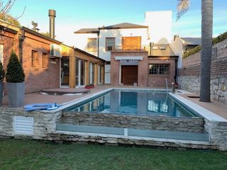 Foto 31 de Impecable Chalet 5 amb. Piscina-Jacuzzi-Parque-Quincho
