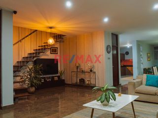 Foto 3 de Venta Casa 3 Pisos Urb. Soliluz