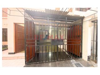Foto 1 de 📍¡Oportunidad para emprendedores y negocios! 

Ubicado en calle La Perla, este local con doble entrada se encuentra cerca al concurrido Barrio Médic