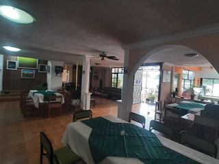 Mitad del Mundo, Local, 400 m2, 4 ambientes, 2 baños, 15 parqueaderos