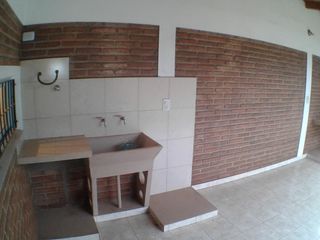 Foto 1 de CASA DE 3 DORMITORIOS SOBRE CALLE 111 DE POSADAS. MUY PRÁCTICA POR SUS CARACTERÍSTICAS.-