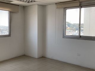 Alquiler de amplia oficina - Edificio Torres La Merced  centro de Guayaquil