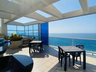 Exclusivo Penthouse de Primera Full Amoblado de 3 Dormitorios en el Malecón de Salinas con Garaje