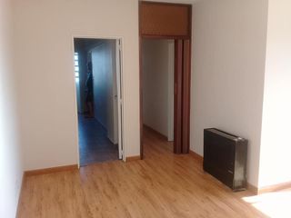 Departamento en venta - 3 dormitorios 1 baño - Cochera -75 m2 - La Plata