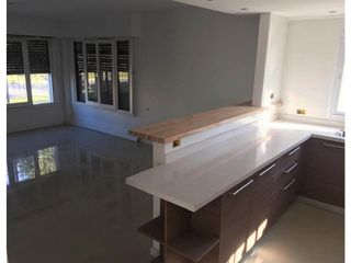 Foto 4 de Chalet al frente con parque y garage