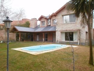 Foto 1 de Casa 3 dormitorios - Neuquén Capital - Barrio Residencial Privado