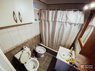 Casa en venta - 2 dormitorios 1 baño - Cocheras - 162.23m2 - Villa Elvira, La Plata