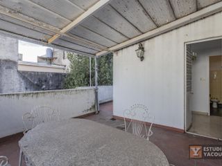 Casa en venta - 2 Dormitorios 2 Baños - Cochera - 150Mts2 - La Plata