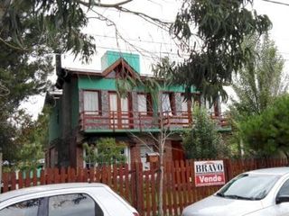 3 Casas + 2 Dúplex + 1 departamento c/dep. en venta Las Gaviotas | cod.0672