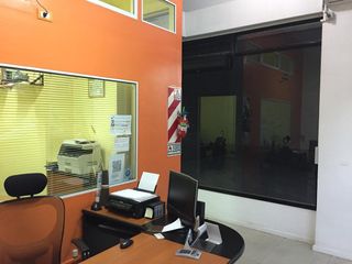 Excelente Oficina-local En San Isidro Sobre Av. Centenario