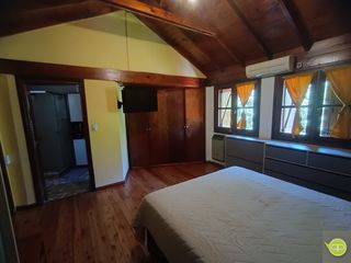 Chalet en venta de 2 dormitorios c/ cochera Bosques Peralta Ramos. Permuta