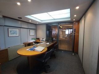 Excelente Oficina 471 m2 en 2 plantas con 5 cocheras!!!