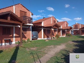 Foto 1 de 00072- Inmejorable ubicación a 1 cuadra de la plaza, para 5 c/u con pileta