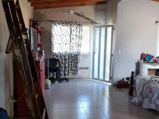 Casa en venta - 6 Dormitorios 3 Baños - Cochera - 250Mts2 - La Porteña, Guillermo E. Hudson