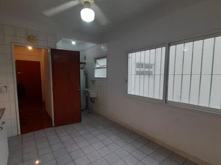 Departamento de 3 ambientes, dos baños, lavadero y balcón al contrafrente con vista abierta