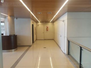 Alquiler de oficina de 120 m2 en Lomas de San Isidro