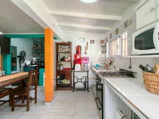 Casa + Dto en venta en Los Hornos.