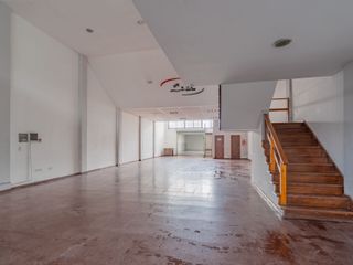 Alquiler local 500 m2 Av. Colón